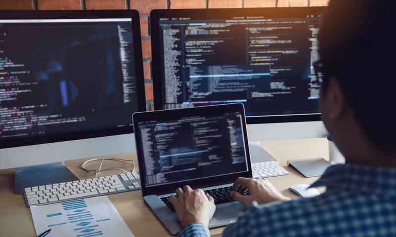 数据科学选型：R与Python如何赋能南市区网站建设？